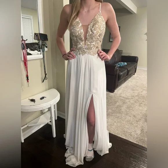 Faviana | Dresses | Size 2 Brand New Faviana Prom Dress | Poshmark